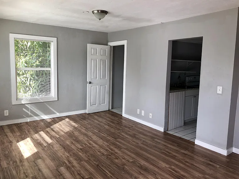 107 Washington St #5 — Photo 11