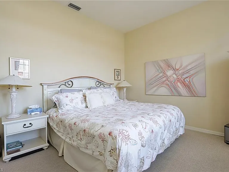 400 L Ambiance Cir #206 — Photo 15