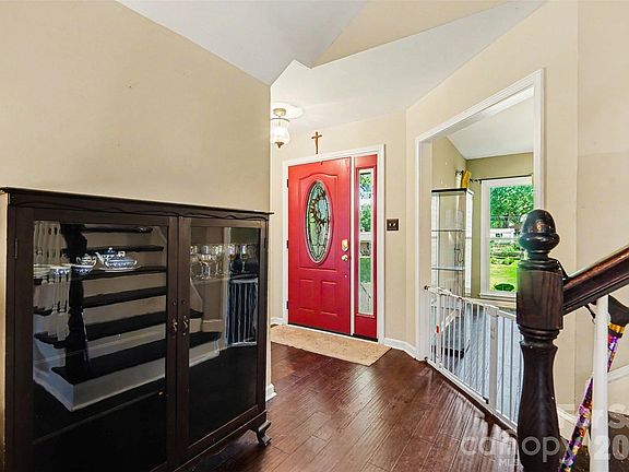 5th image of 141 32nd Ave NW
