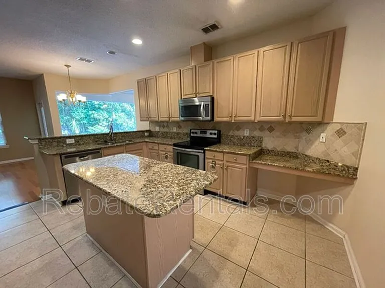8907 Hampton Landing Dr E — Photo 5