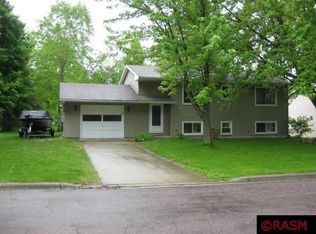 1742 Riggs Rd, Saint Peter, MN 56082