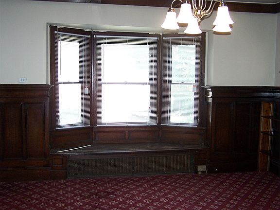 Bedroom - Bay window