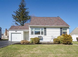 23 Corona Dr, Bethpage, NY 11714