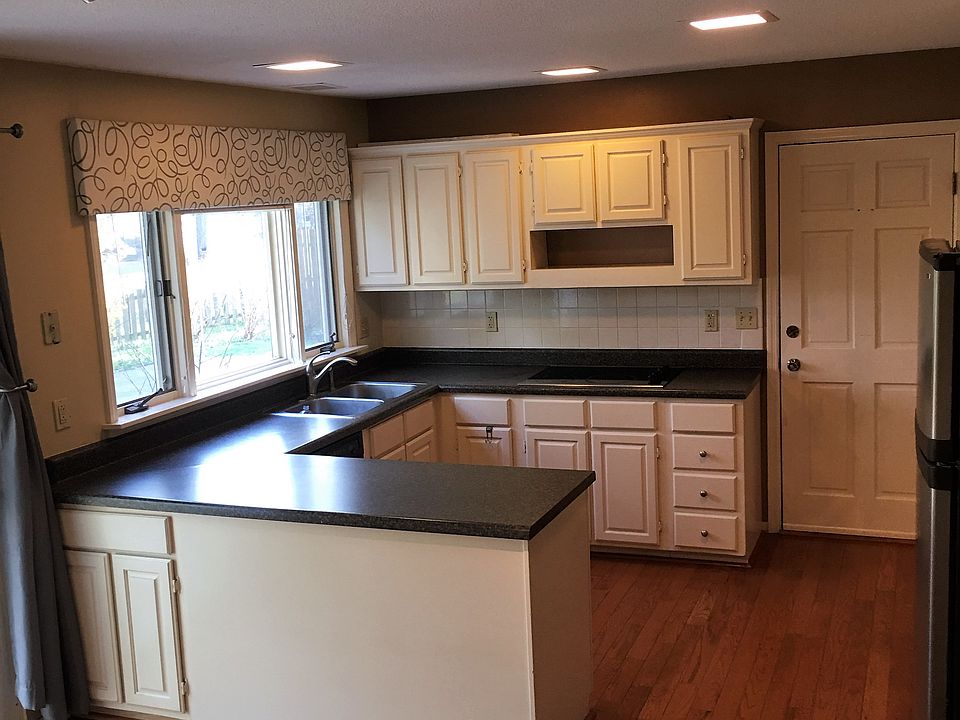 12836 Hasbrook Dr, Saint Louis, MO 63146 | Zillow