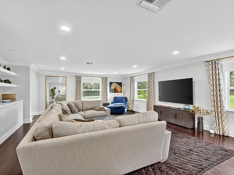 2900 Greenbriar Blvd — Photo 11