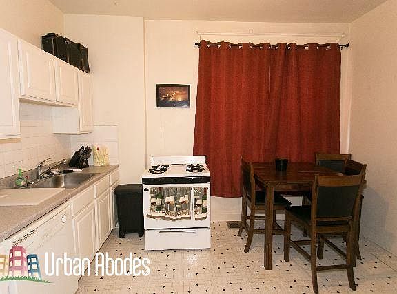 4th image of 1927 W Schiller St #Ua1r