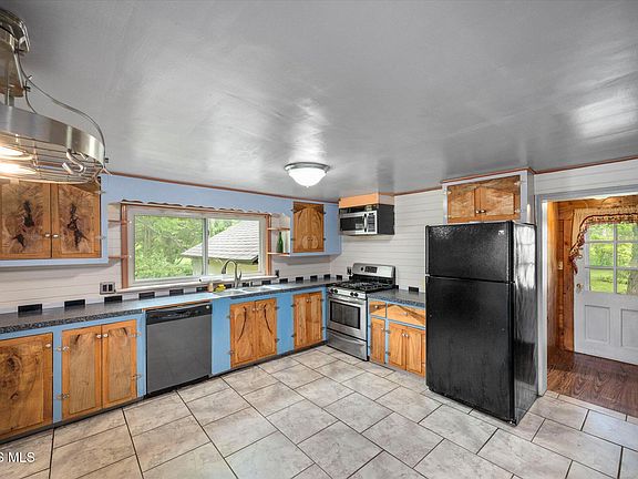 3rd image of 1464 Berkey Rd
