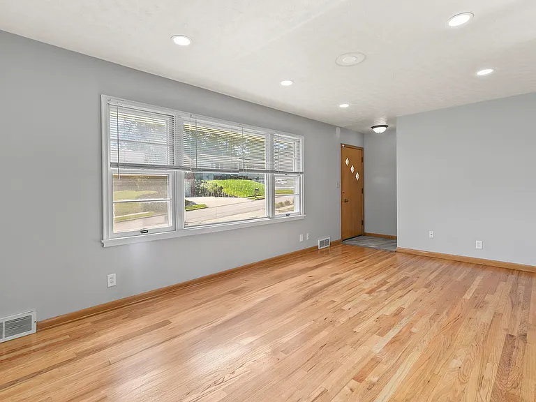 11214 Leavenworth St — Photo 5