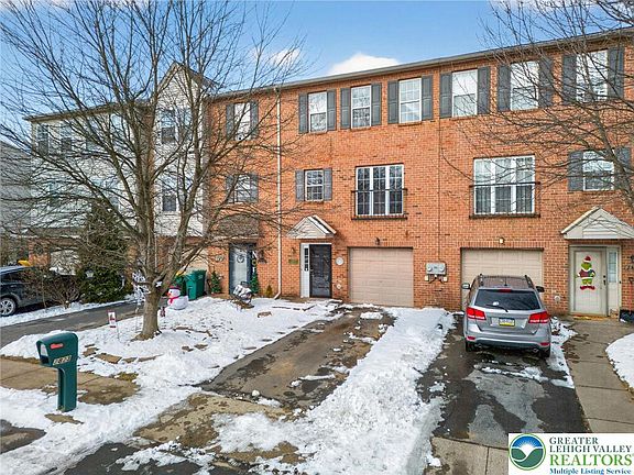 3rd image of 2823 Sequoia Dr