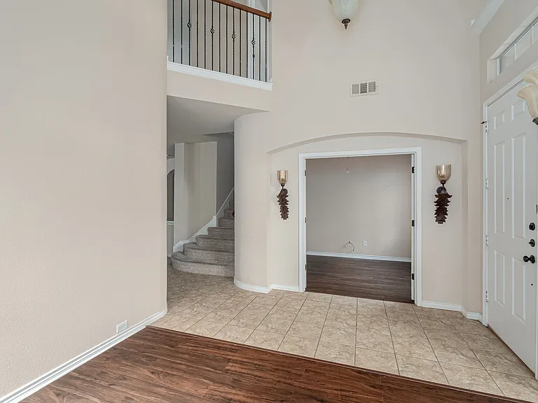 11152 Seguin Dr — Photo 3