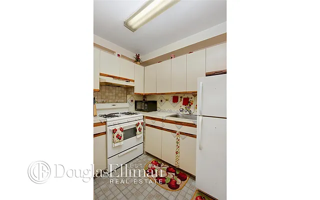 Sold by Douglas Elliman | media 8