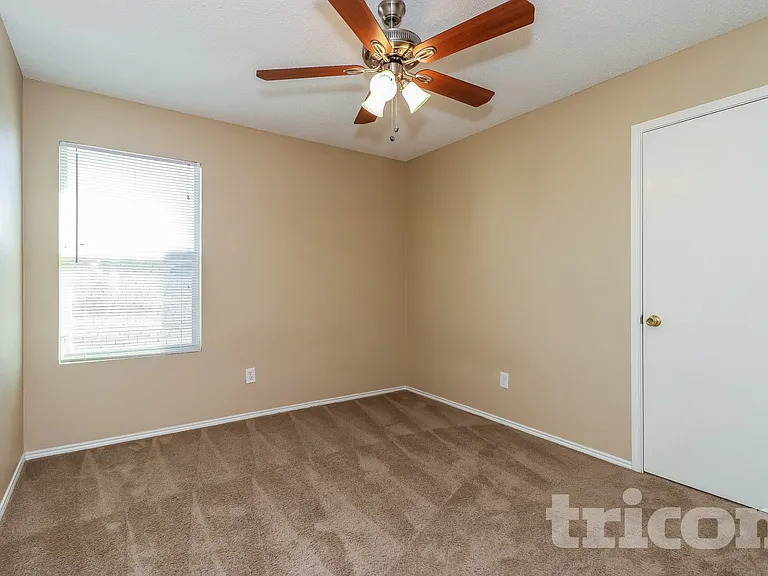 4865 Waterford Dr — Photo 12