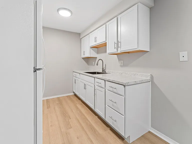 511 Avenue D #A — Photo 9
