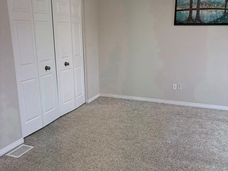 42 N Foxglove Cres — Photo 24
