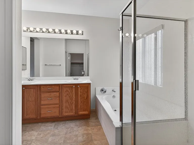 1704 Patrick Thomas Ct — Photo 26