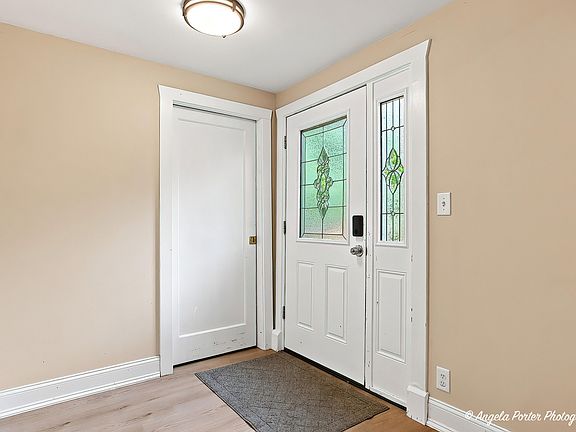 2nd image of 7724 S Oak Rd