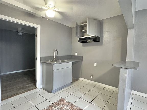 5th image of 4052 W 103rd St