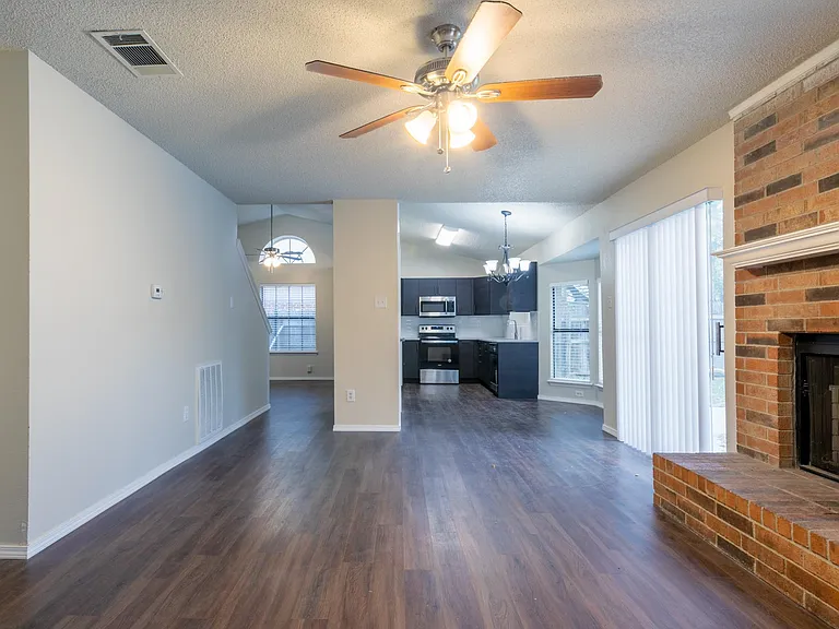 2239 Turf Club Dr — Photo 10