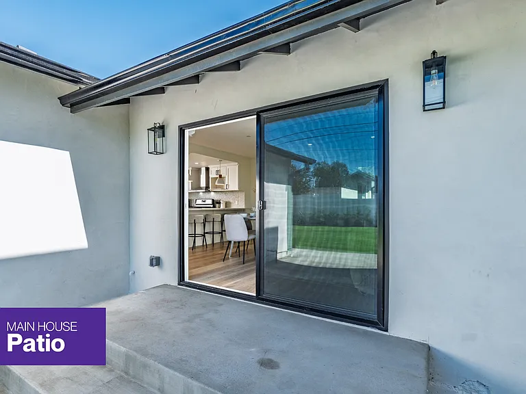 7107 Cozycroft Ave — Photo 9