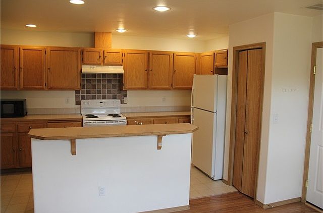 2nd image of 3104 186th Pl NE #B