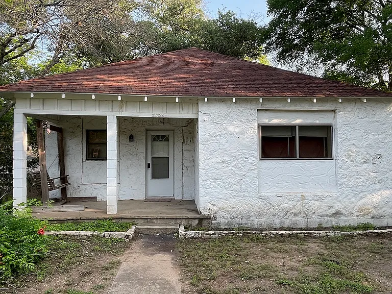 2725 Lindsey Hollow Rd — Photo 1