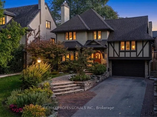17 King Georges Rd, Toronto, ON M8X 1K8