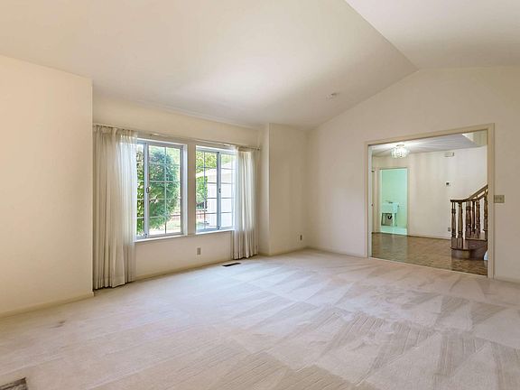 4th image of 1004 Misty Ln
