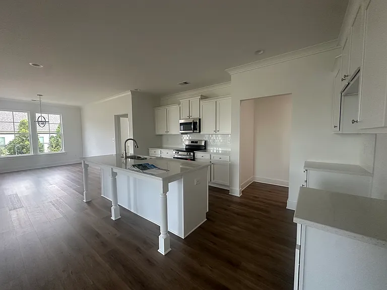 1551 Lake Dr — Photo 6