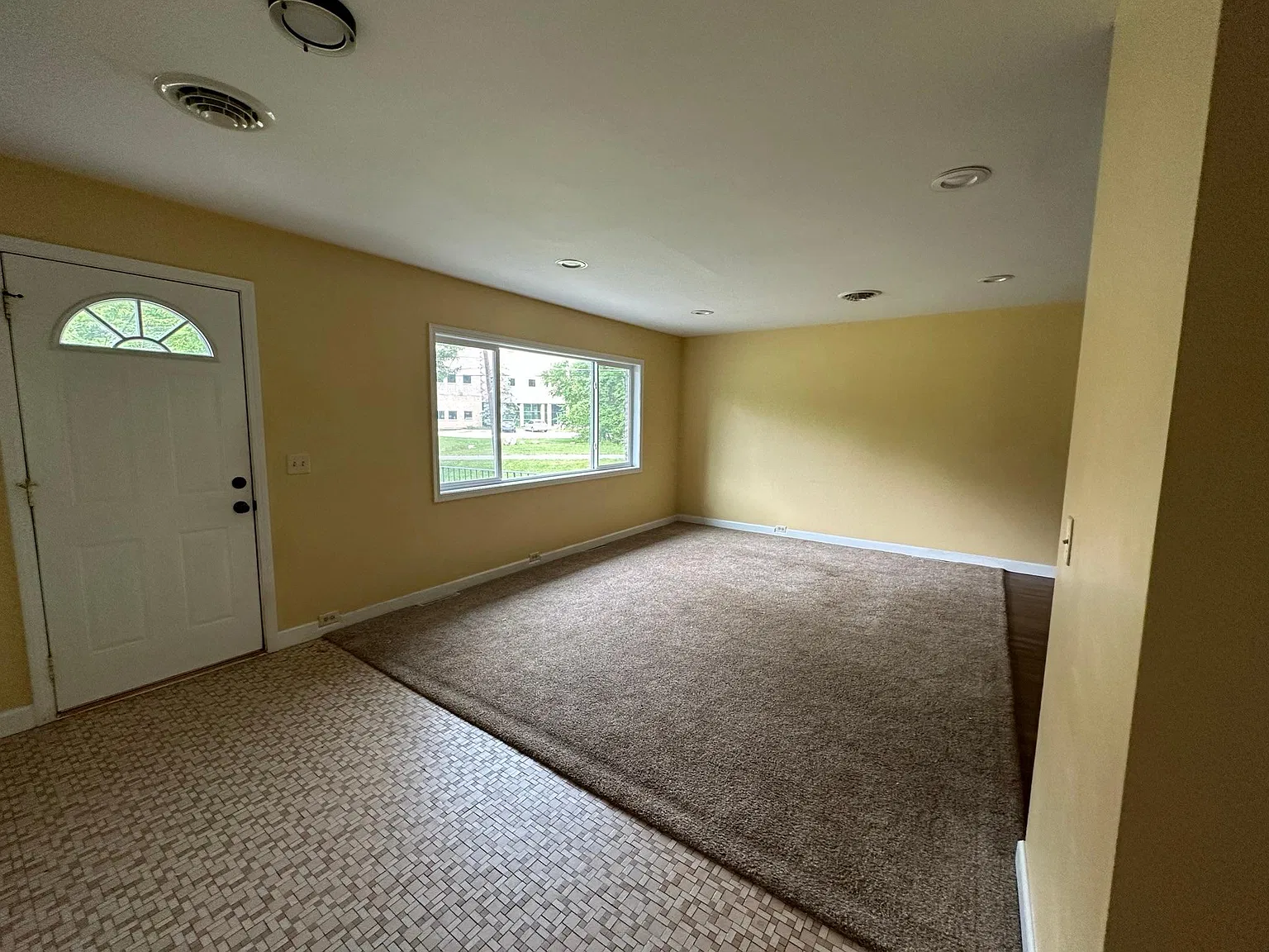 3 bed, 1.5 bath, 1664 sqft, $1,700 — Photo 4