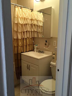 Rented by City Stop Realty | media 4