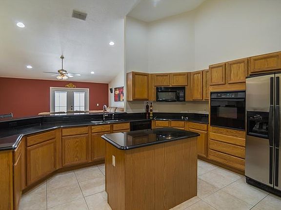 4th image of 2351 Bagdad Ave
