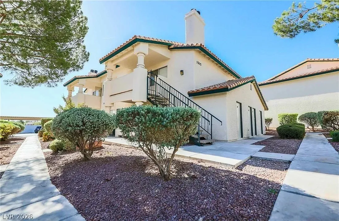 2 bed, 912 sqft, $1,450 — Photo 1