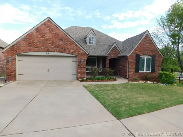745 W Helena St, Broken Arrow, OK 74012