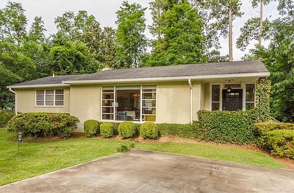 4th image of 2925 Lake Forest Dr