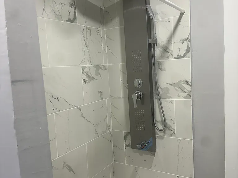 215-18 W Walnut Ln #C401 — Photo 11