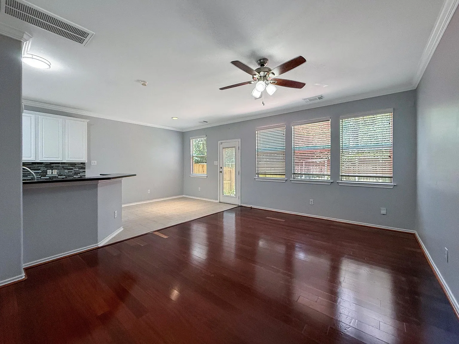 3 bed, 2.5 bath, 1657 sqft, $1,800 — Photo 3