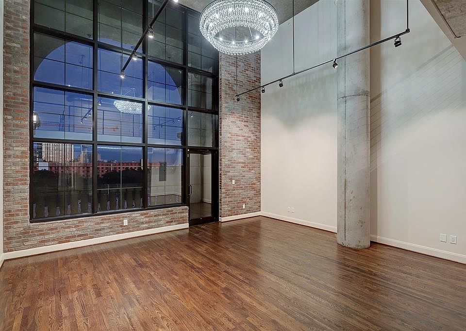 1st image of 1005 S Shepherd Dr APT 803