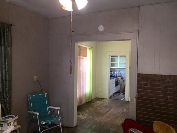 3rd image of 633 SE 20th St