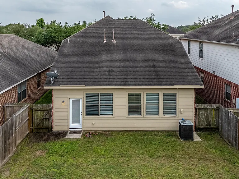 1702 Bonnyton Ln — Photo 8