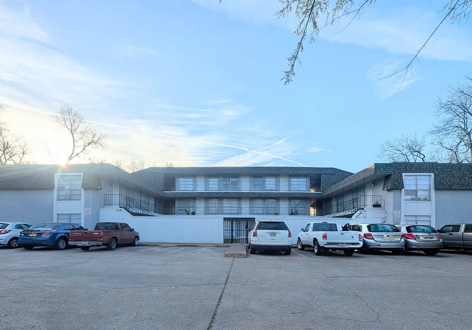 Sycamore Tree Condominiums Gated East Dallas Living + Half Month OFF First Month! — Photo 2