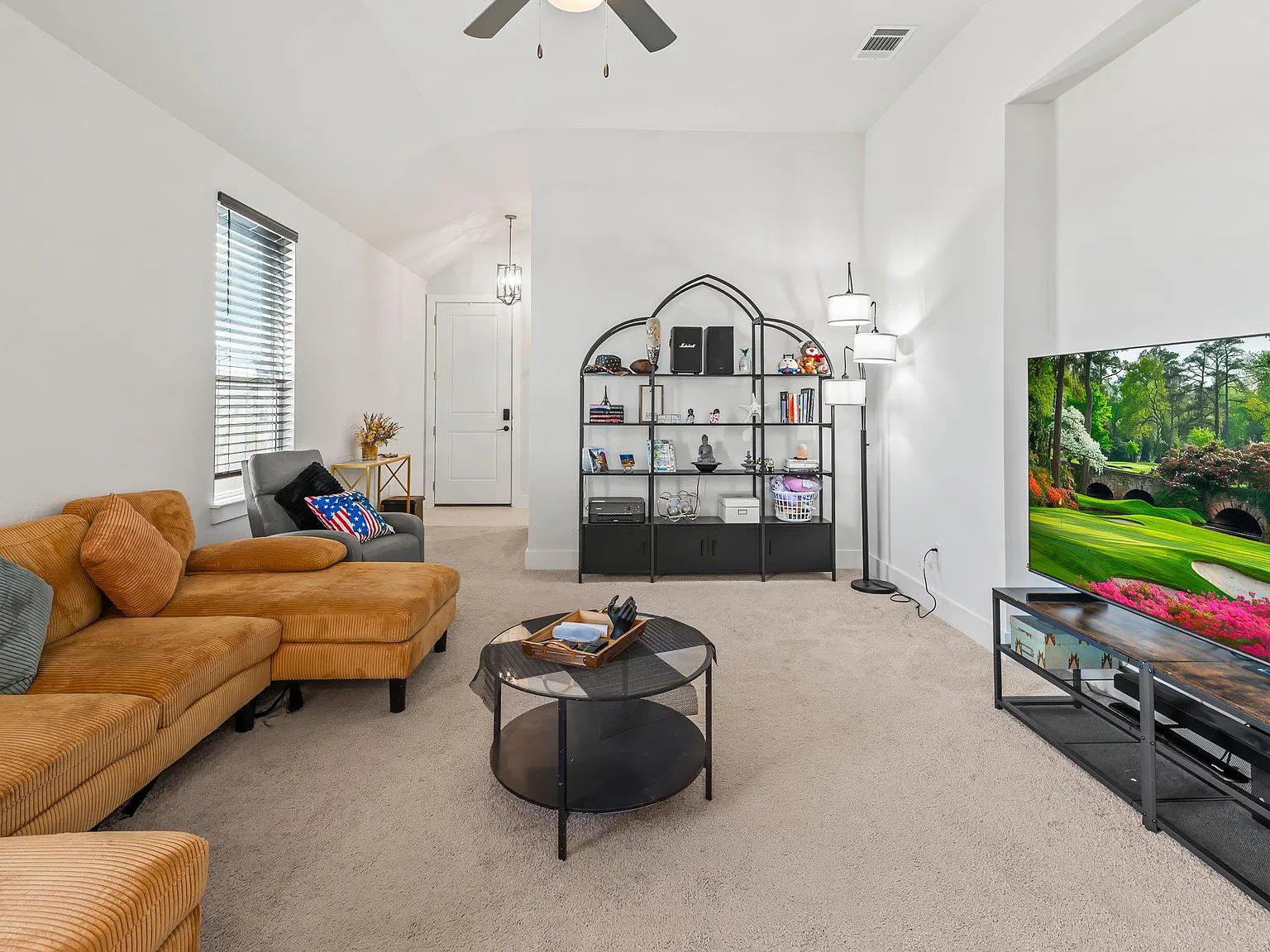 3 bed, 2.0 bath, 1590 sqft, $2,150 — Photo 3