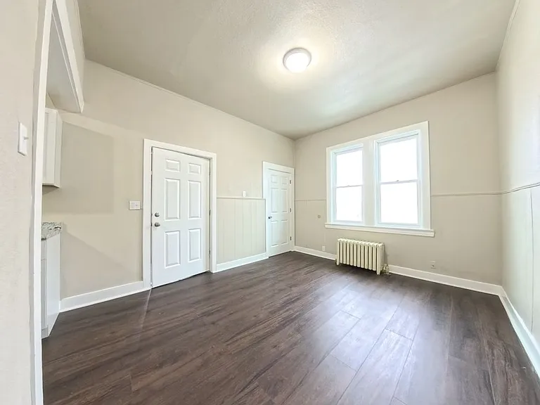 511 W State St — Photo 22