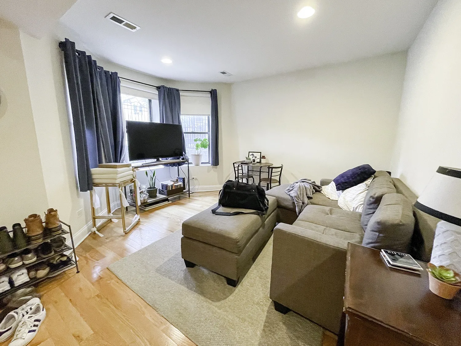 2028 N. Winchester Ave. — Photo 4