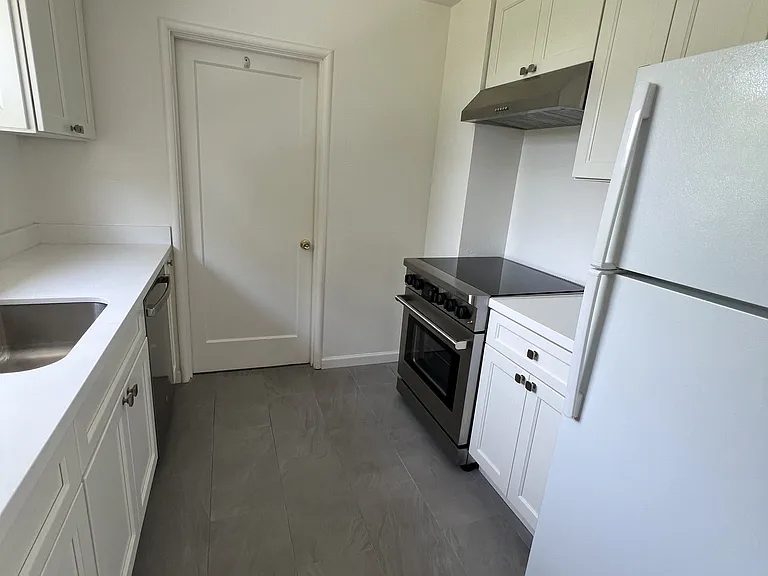 926 Richmond St — Photo 11