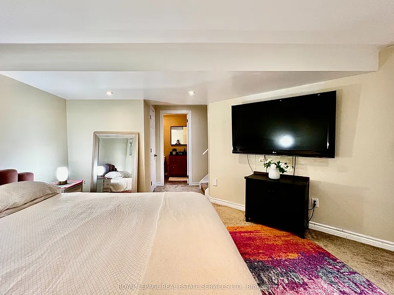 906 Burrows Gate — Photo 31