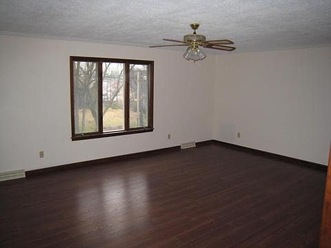 4th image of 140 Thornhill Dr