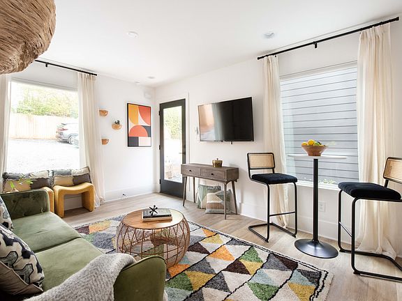 5th image of 542 Boulevard Pl NE #Id1049146p