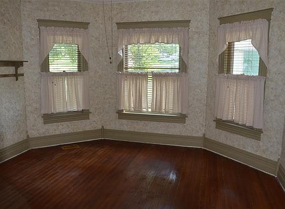 Bedroom w/ Hardwoods
