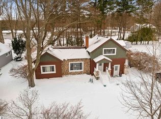 657 Crystal Ave, Frankfort, MI 49635