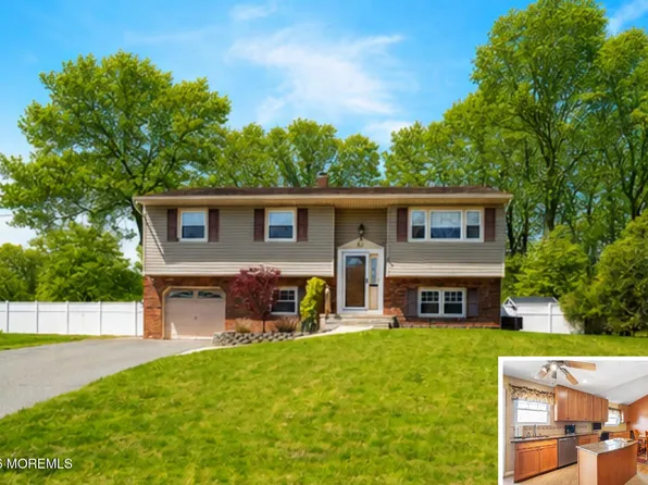 87 Newbury Road, Howell, NJ 07731